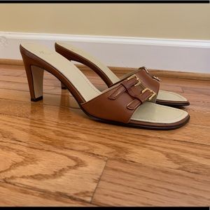 Anne Klein brown heeled scandals